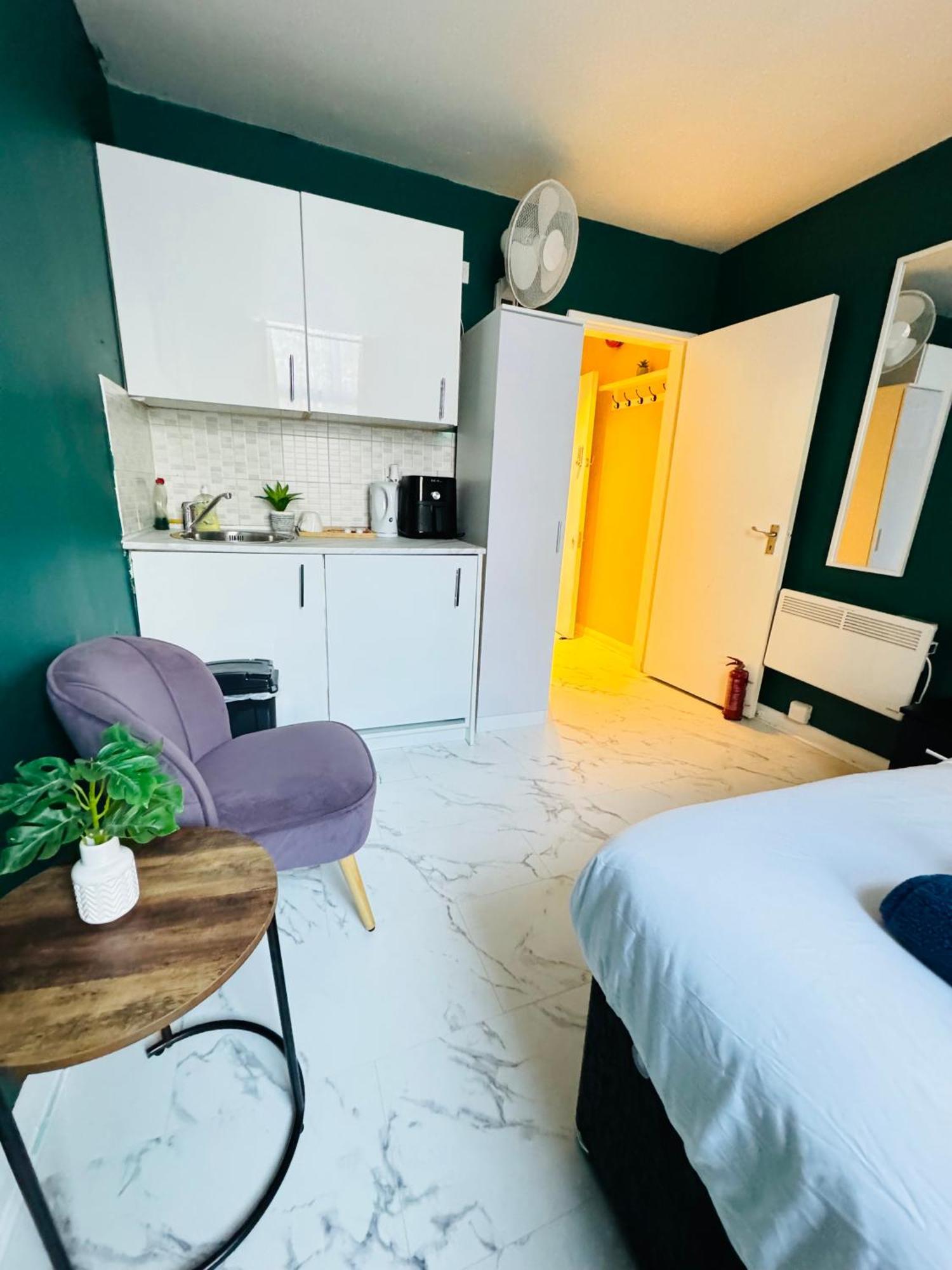 Private Flat In 1190 * Londra